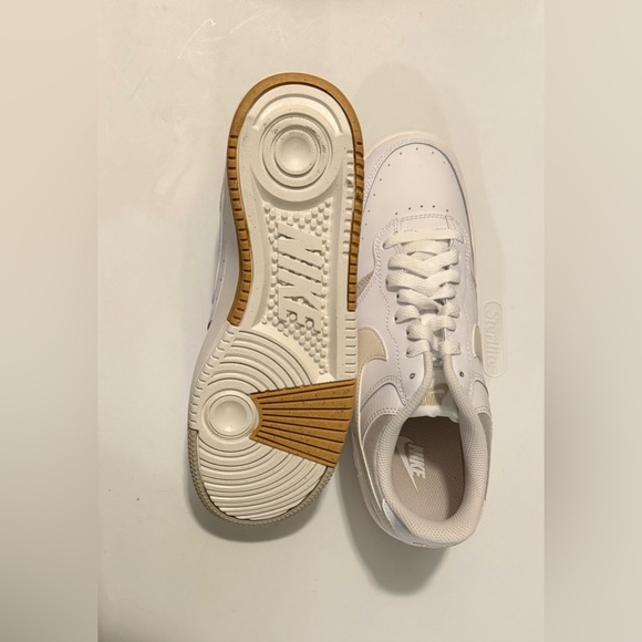 Nike Gamma Force Sneakers - White and phantom light bone women’s size 9 new - Picture 3 of 7